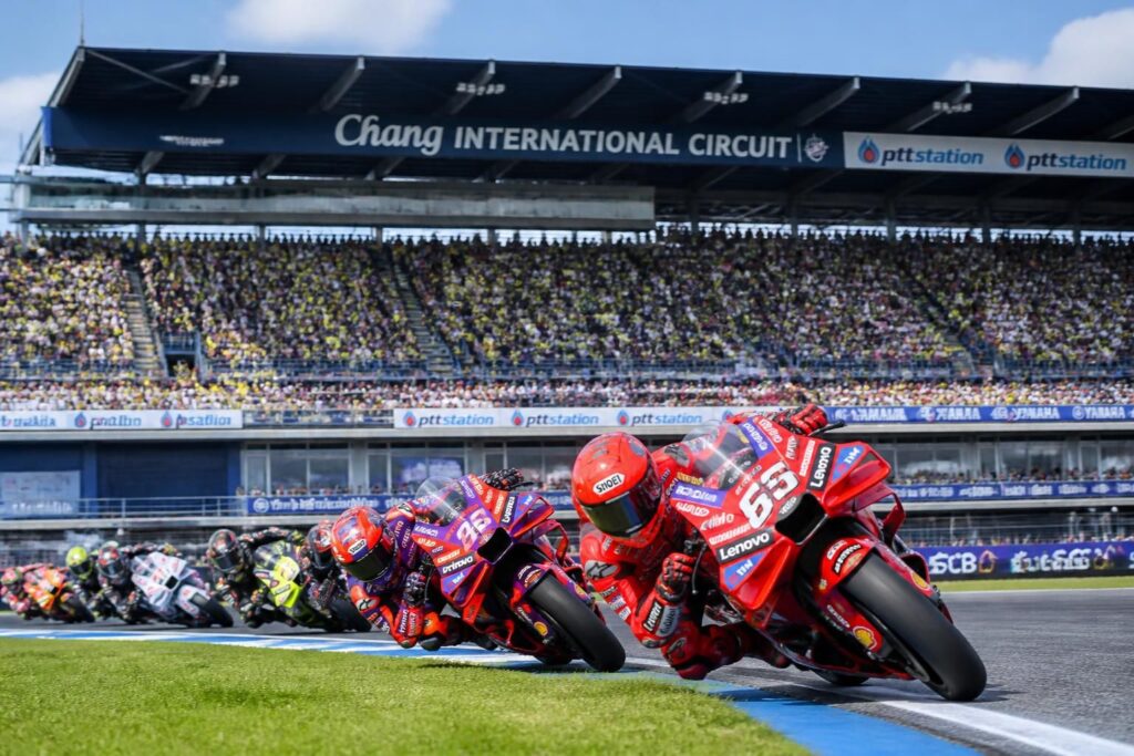 découvrez le programme complet du motogp en thaïlande avec les horaires des courses et les pilotes à suivre pour ne rien manquer de cet événement spectaculaire.